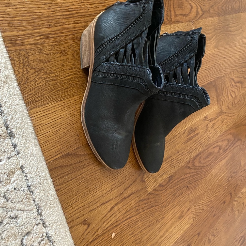Vince Camuto Black Ankle Boots with Tan Heel